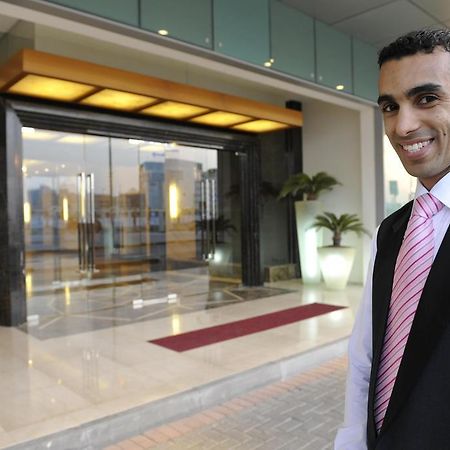 Fraser Suites Seef Bahrain Manama Extérieur photo A doorman at a hotel