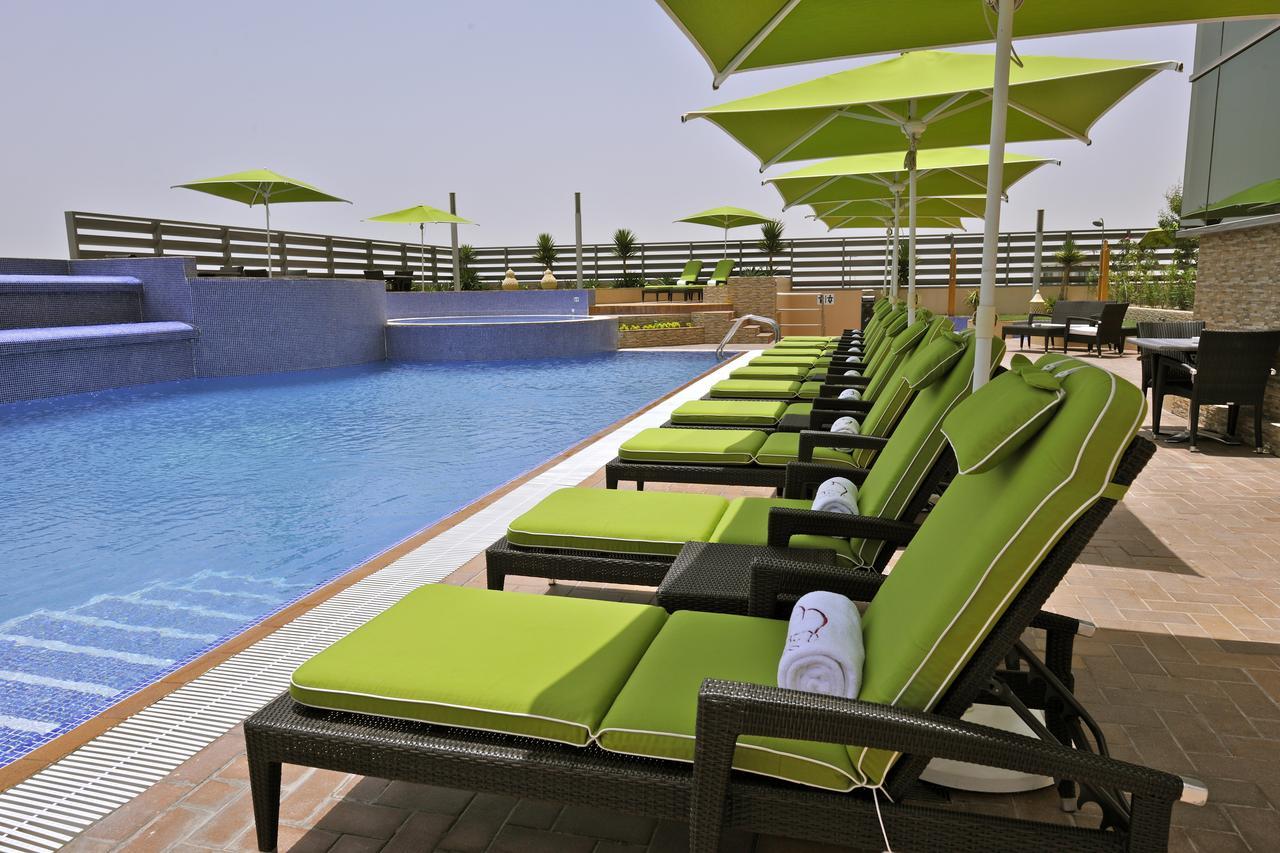 Fraser Suites Seef Bahrain Manama Extérieur photo Pool at the hotel