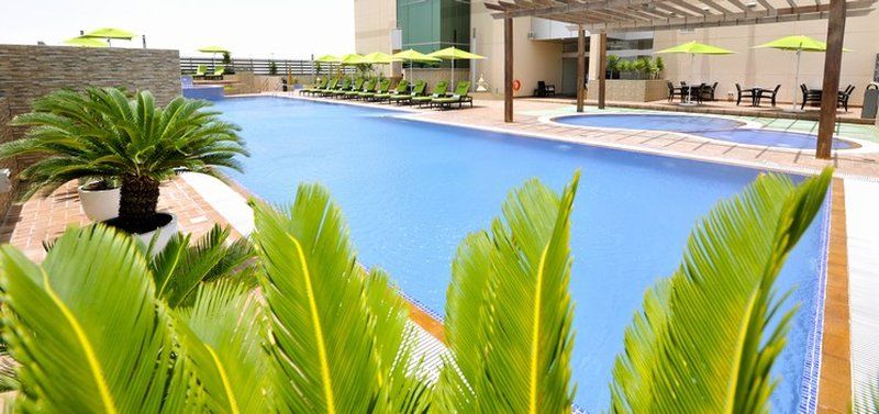 Fraser Suites Seef Bahrain Manama Extérieur photo The swimming pool at the hotel